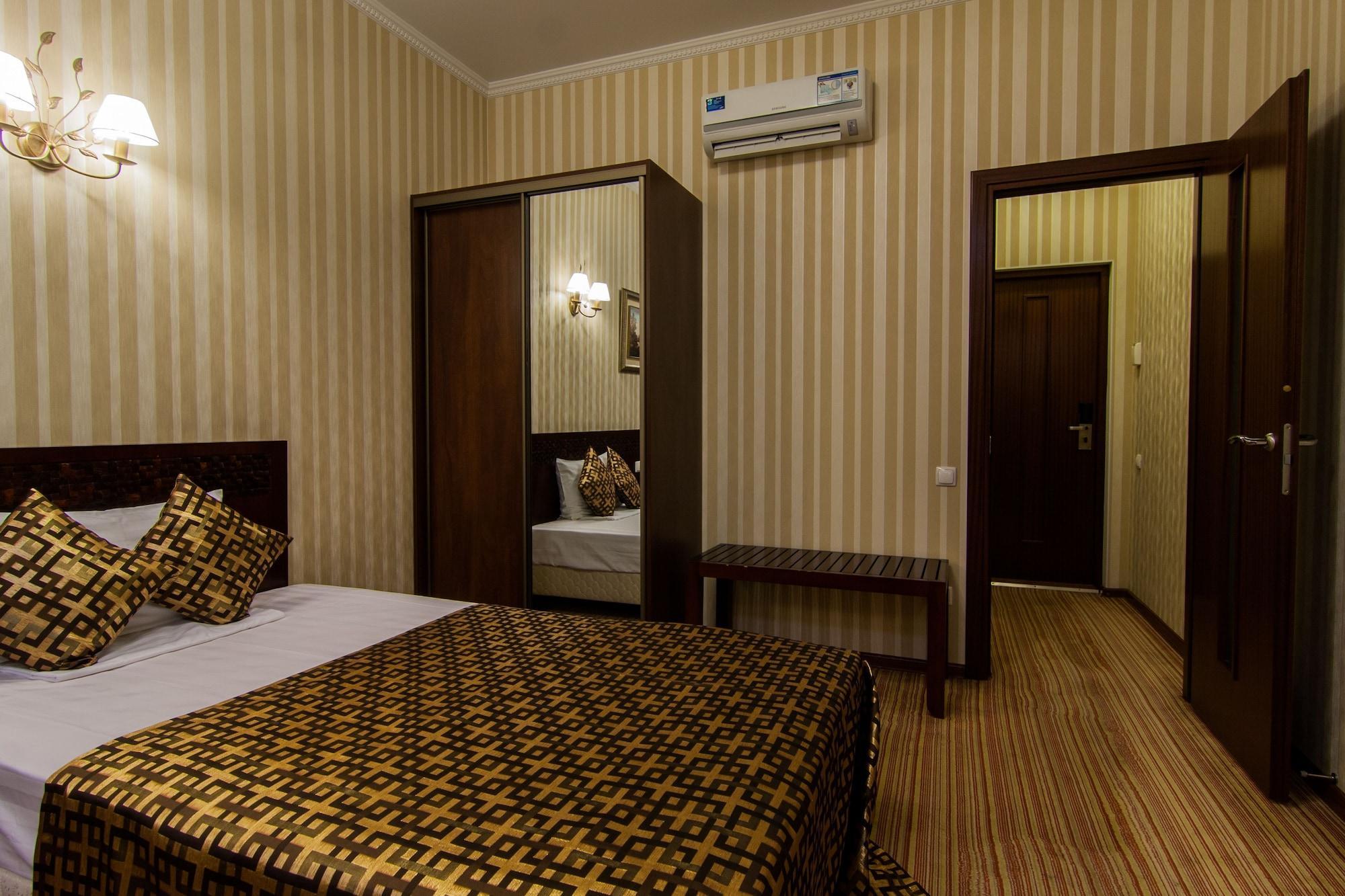 Klassik Hotel Chisinau Bagian luar foto