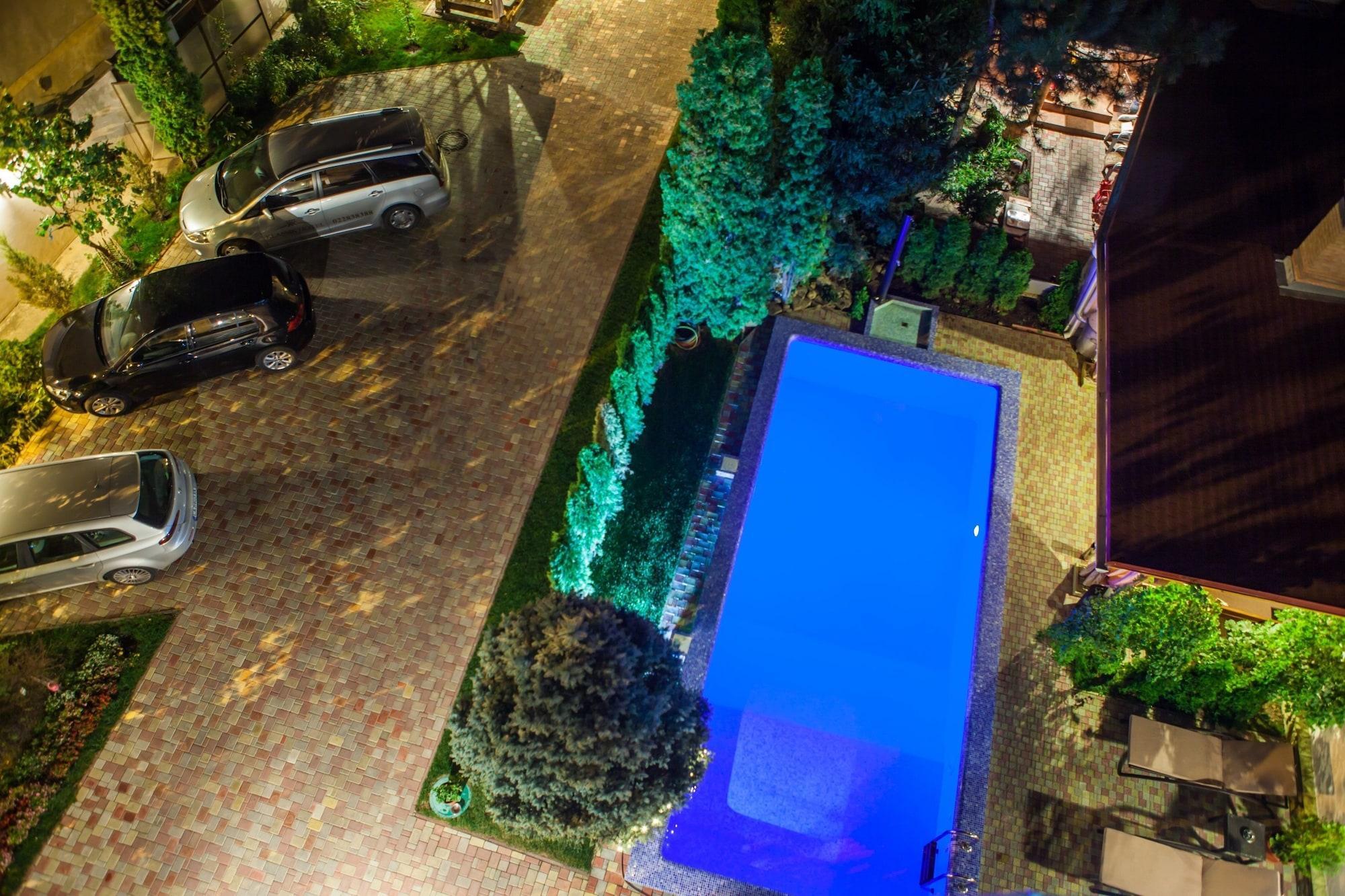 Klassik Hotel Chisinau Bagian luar foto