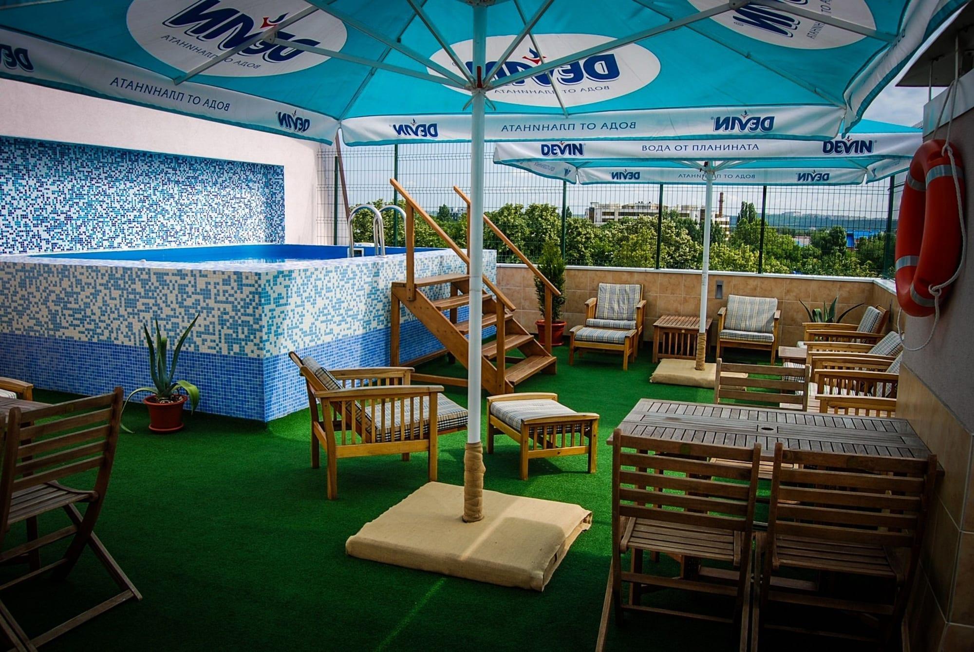 Klassik Hotel Chisinau Bagian luar foto