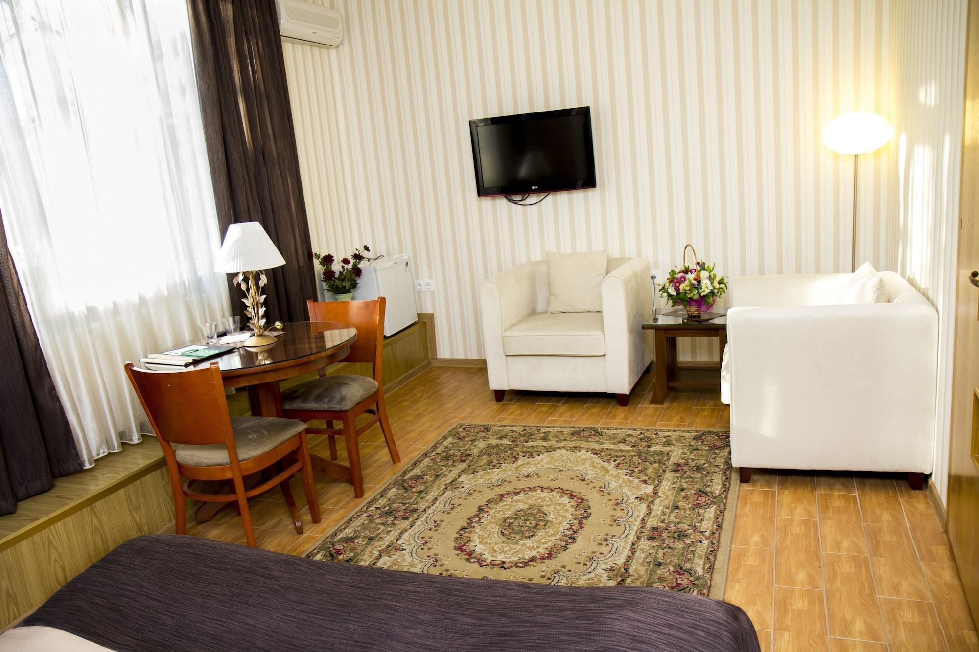 Klassik Hotel Chisinau Bagian luar foto