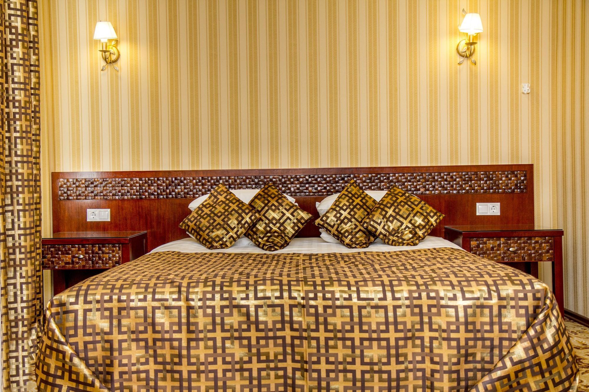 Klassik Hotel Chisinau Bagian luar foto