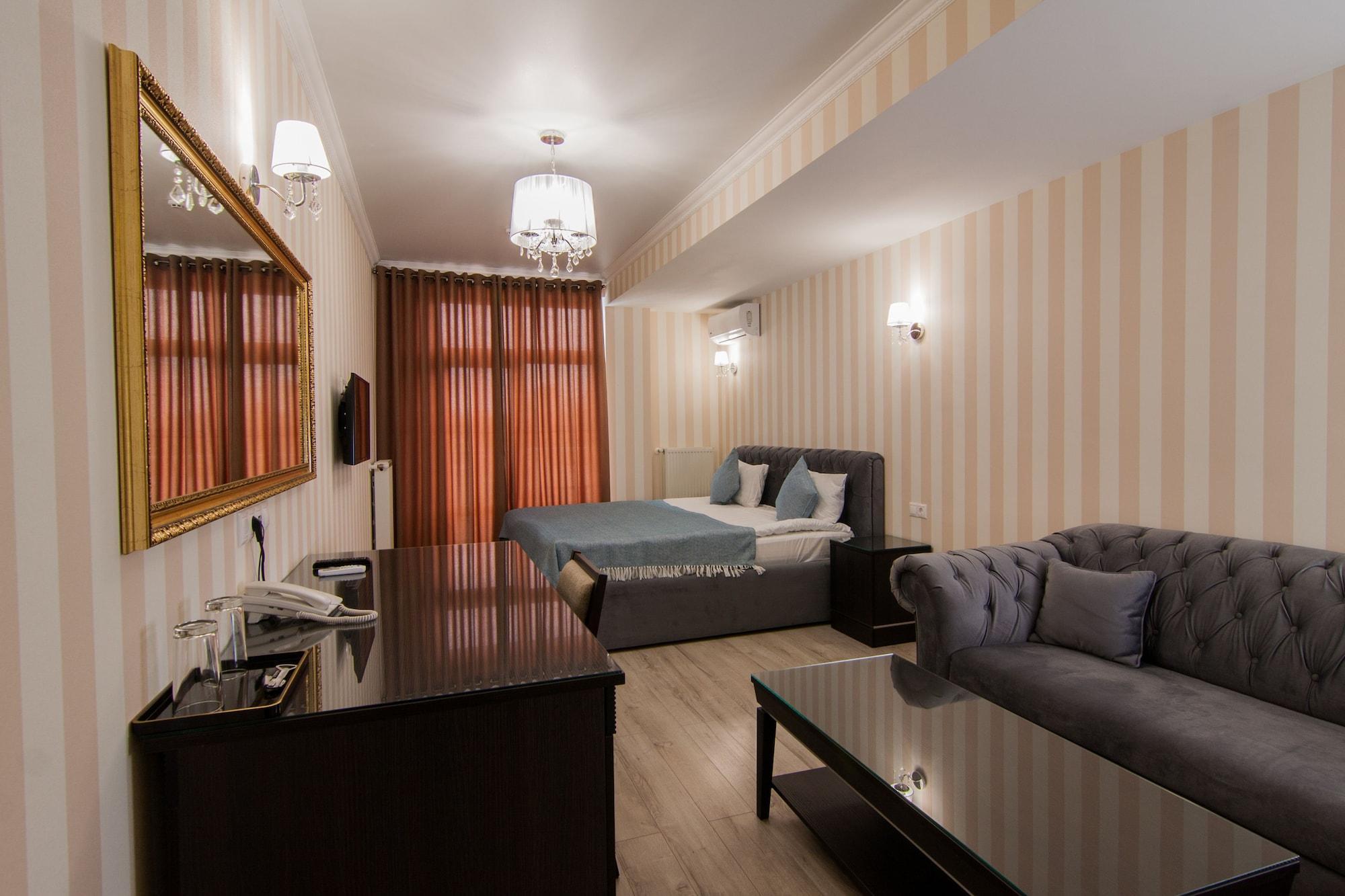 Klassik Hotel Chisinau Bagian luar foto