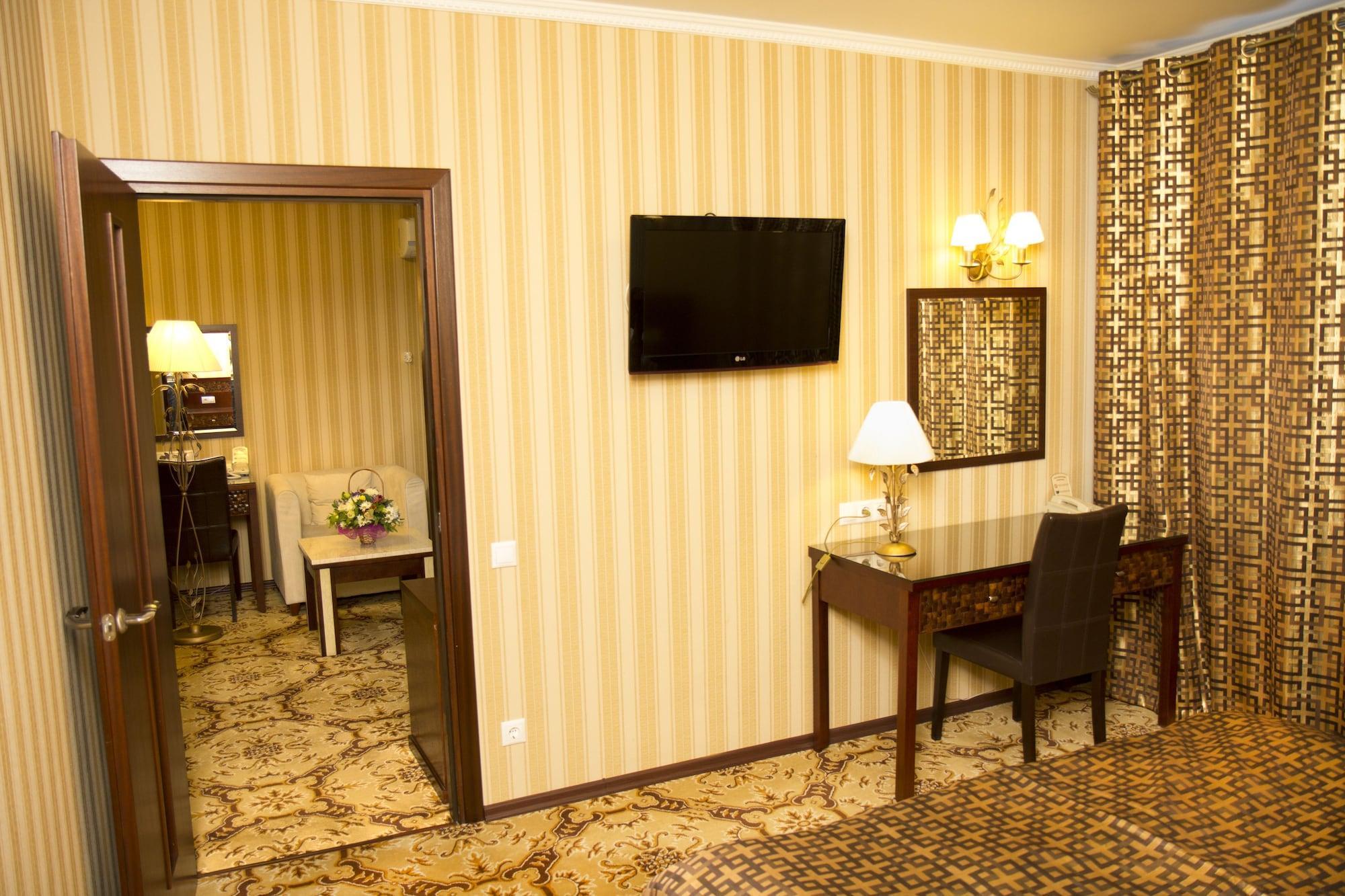 Klassik Hotel Chisinau Bagian luar foto