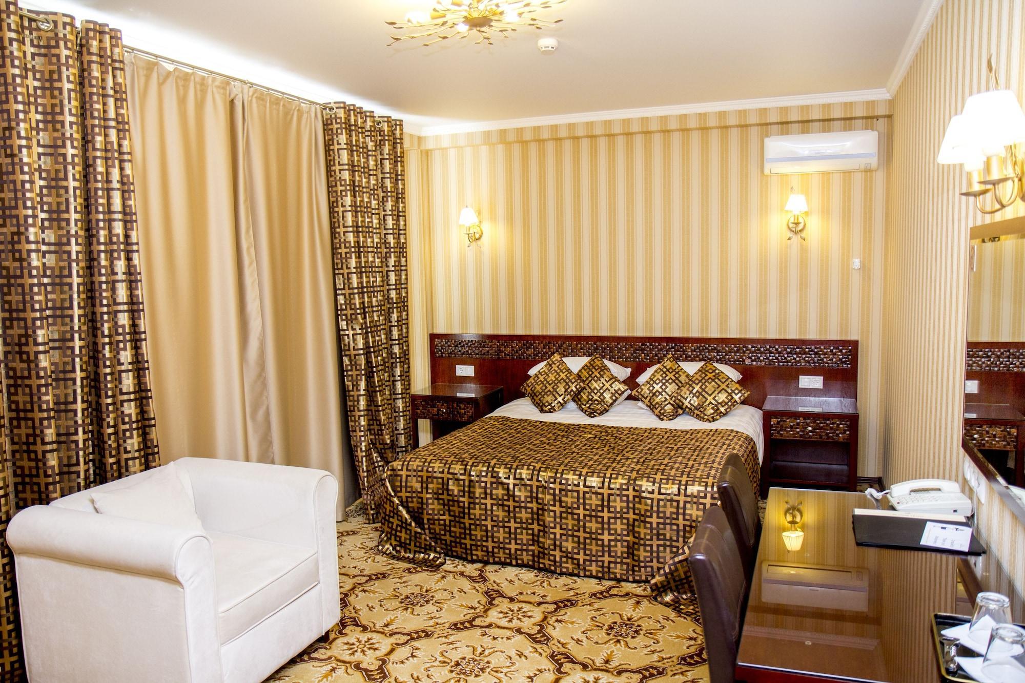 Klassik Hotel Chisinau Bagian luar foto