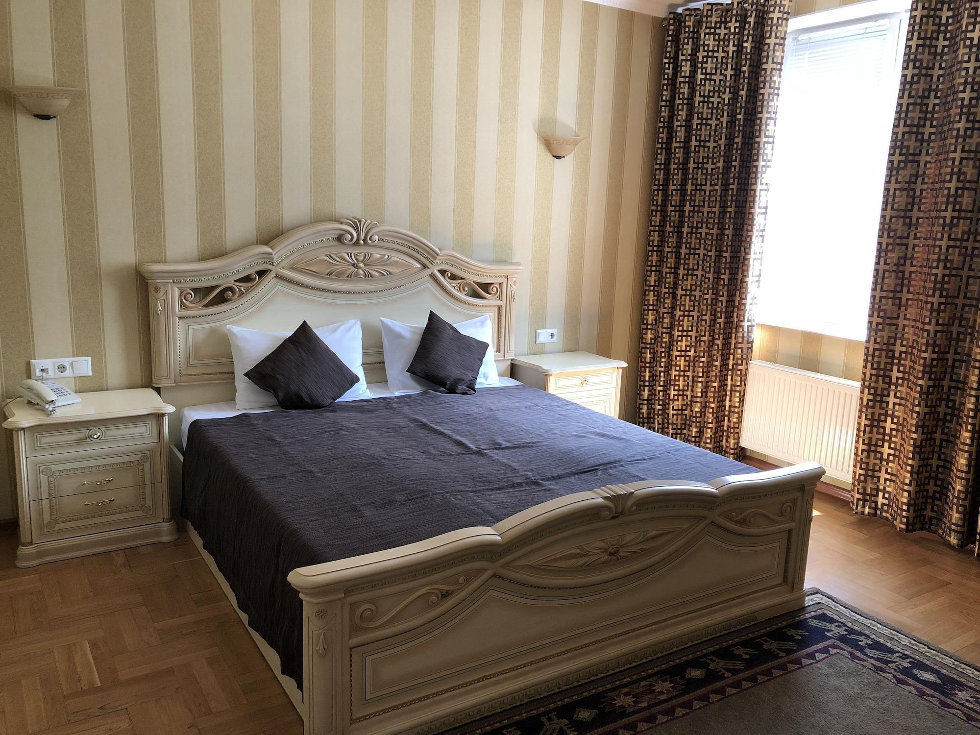 Klassik Hotel Chisinau Bagian luar foto