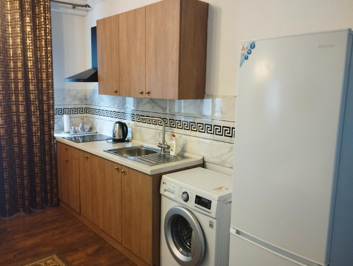 Klassik Hotel Chisinau Bagian luar foto