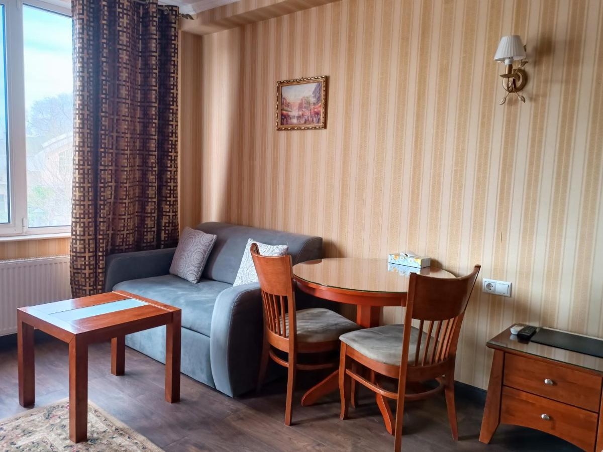 Klassik Hotel Chisinau Bagian luar foto