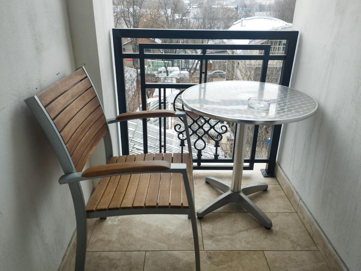 Klassik Hotel Chisinau Bagian luar foto